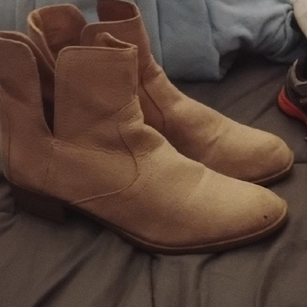 Stylish Tan Ankle Booties